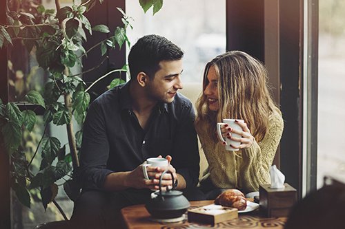 buổi hẹn đầu tiên nên nói chuyện gì? nói điều tích cực